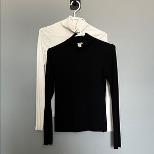 🟢2/$20 Pack of 2 H&M Classic Turtleneck Tops
